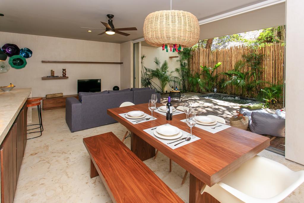 Eco-Chic Design Condos Wrapped In Nature'S Elements By Stella Rentals 툴룸 외부 사진